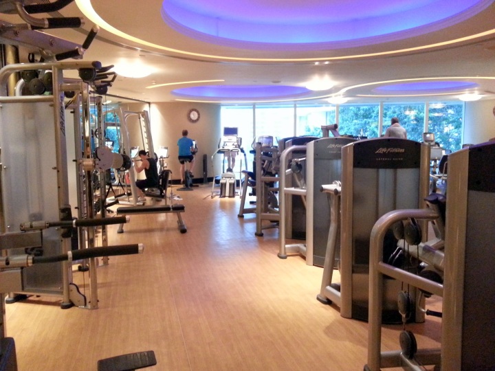 Island Shangri-la Gym Pool_175644