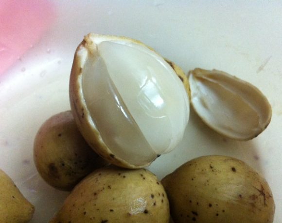 Peeled longkong fruit